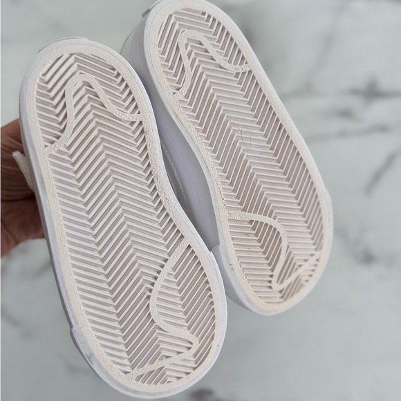 Nike Kids White Sneakers - Picture 8 of 10